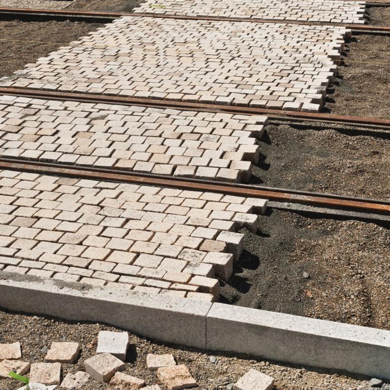 Bauarbeiten am Schienennetz - Anlegen einer Querungshilfe - Überweg - für Fussgänger und Radfahrer
