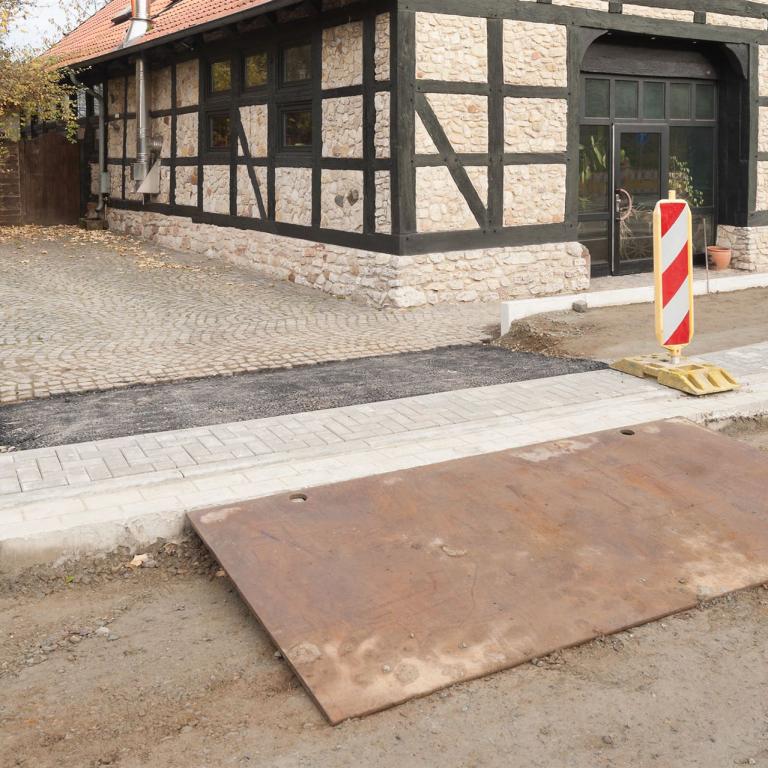 Strassenbau - Eine provisorische Zufahrt zu einem Grundstück