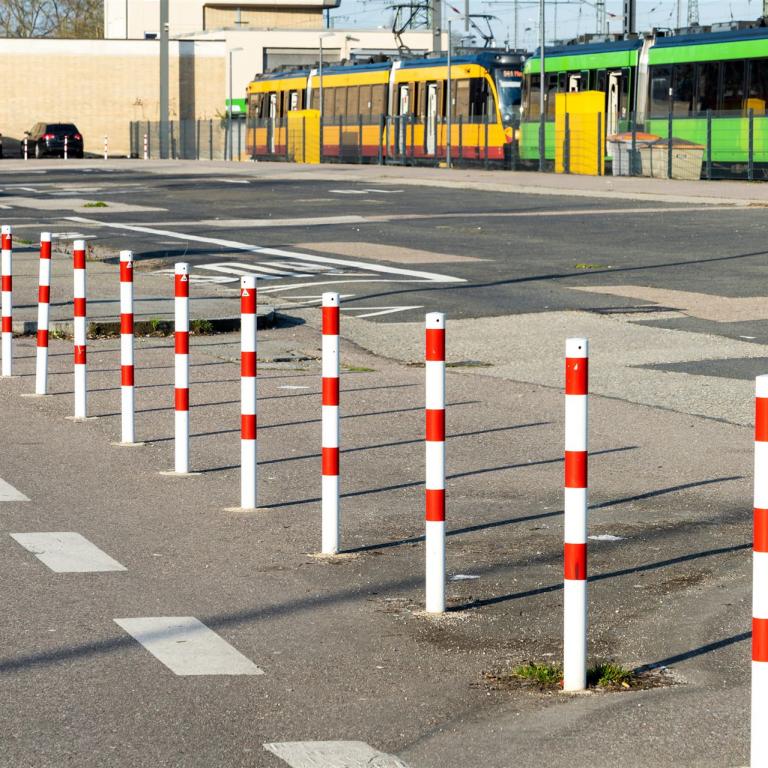 Rot-weiße Absperrstangen